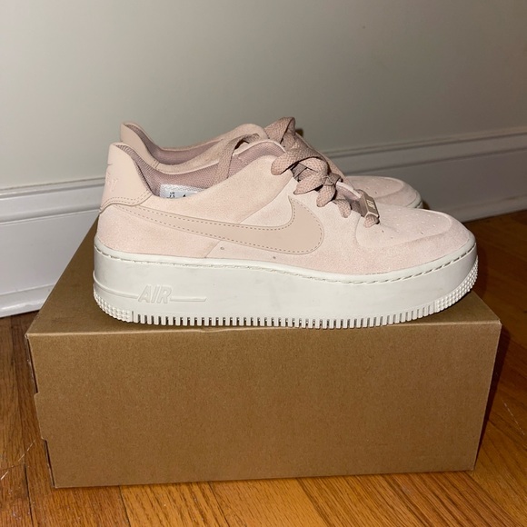 Nike Womens Sage Low - Picture 1 of 8